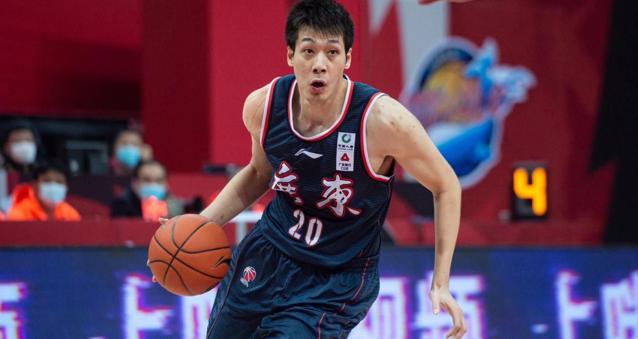 深圳男篮训练开放日，赛前单刀错失引欢呼，NBA常规赛在即，年轻球员得到机会的简单介绍