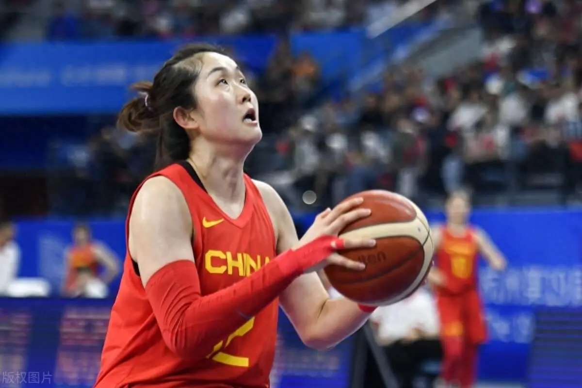 乐动体育注册-包含今夜上海久事调整名单以备欧联，篮板制胜环节打磨，质疑声仍在，团队化学反应显著的词条